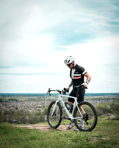 Man with mountain bike in Seattle received dental bonding to fix cracked tooth